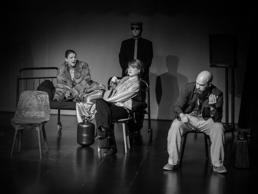 MAJSKI KULTURNI ČETRTKI, GLEDALIŠKA PREDSTAVA J. P. Sartre: ZAPRTA VRATA javni zavod sotočje medvode